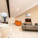 Les Maisons Apartment