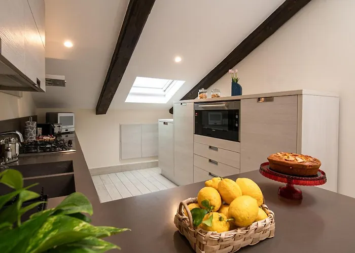 Les Maisons アパート *