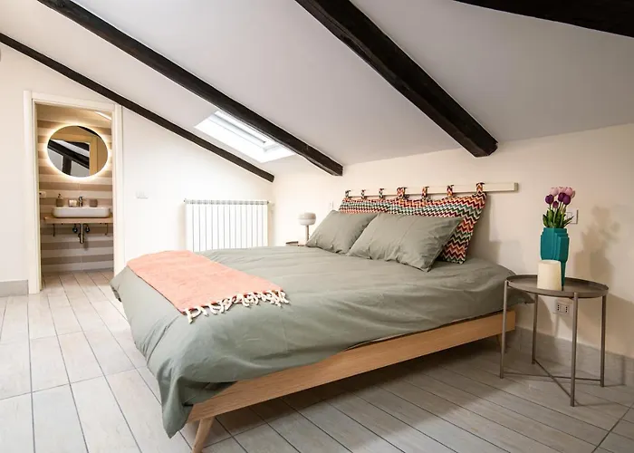 Les Maisons ナポリ