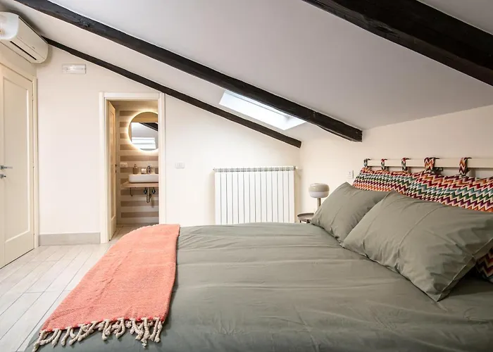 Les Maisons アパート