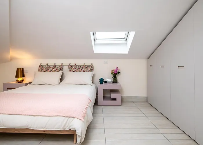 Les Maisons アパート