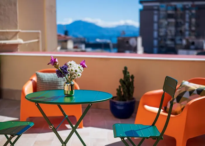 Les Maisons ナポリ