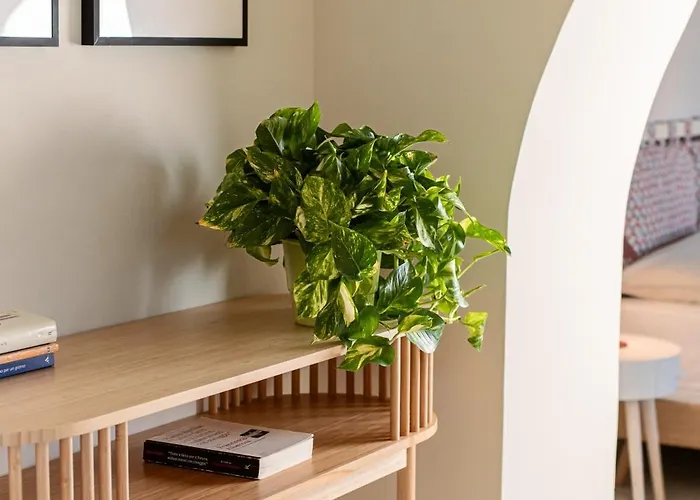 Les Maisons アパート