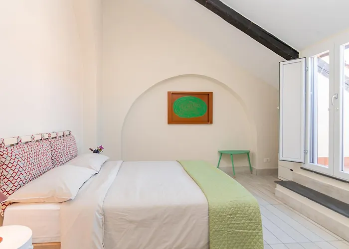 Les Maisons ナポリ